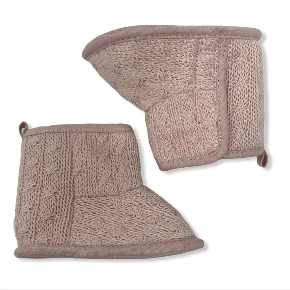 Pink cable‎ knit booties faux fur lined 0-3 month